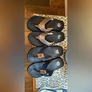 Ladies Yellow Box flip flops…2 pair